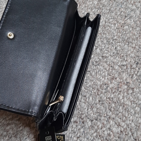 New London Fog Collection Wallet - Picture 10 of 15